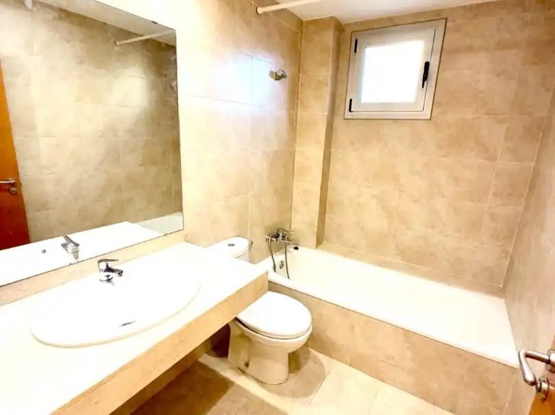 Bathroom of Flat for rent in  Barcelona Capital  with Air Conditioner, Terrace and Balcony