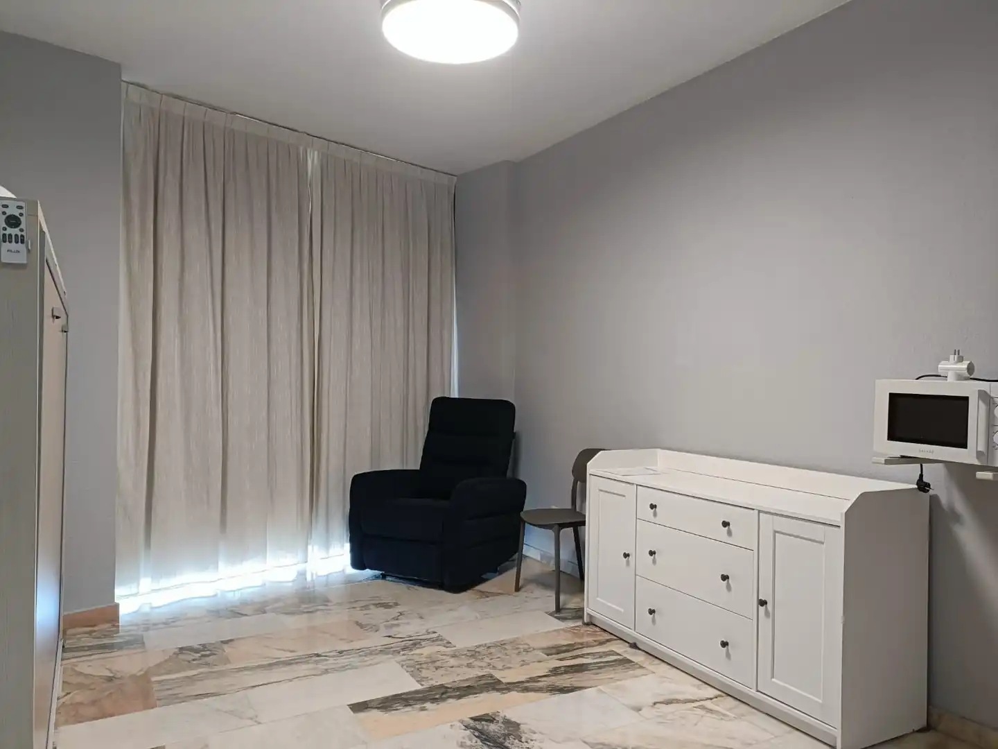 Sala de estar de Estudio de alquiler en Sevilla con Aire acondicionado, Amueblado y Lavadora