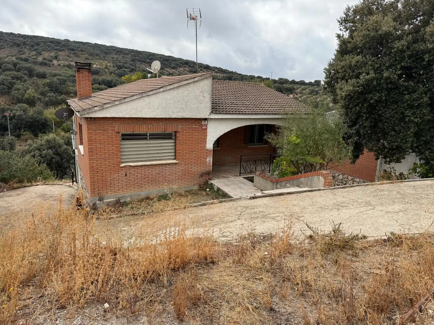 Vista exterior de Casa o xalet en venda en Fuentenovilla amb Jardí privat i Terrassa