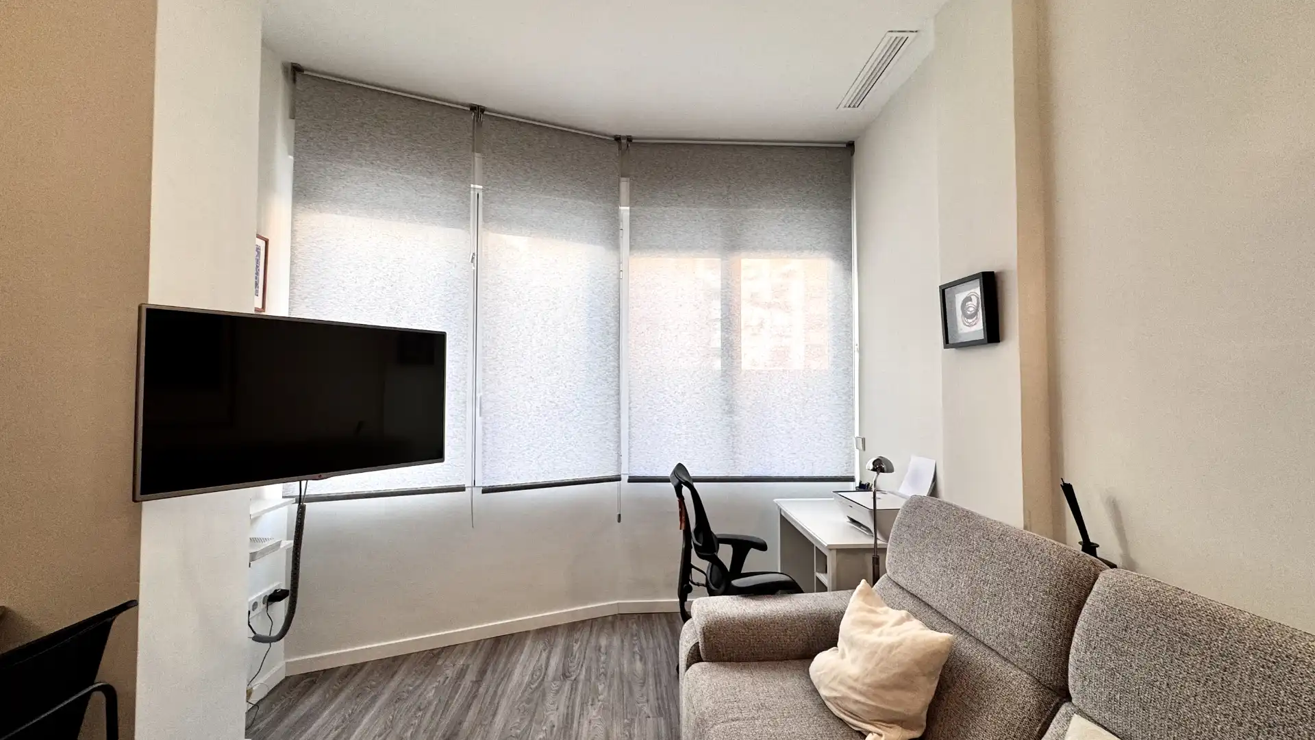 Living room of Apartments for sale in Valencia  with Air Conditioner, Heating and Parquet flooring