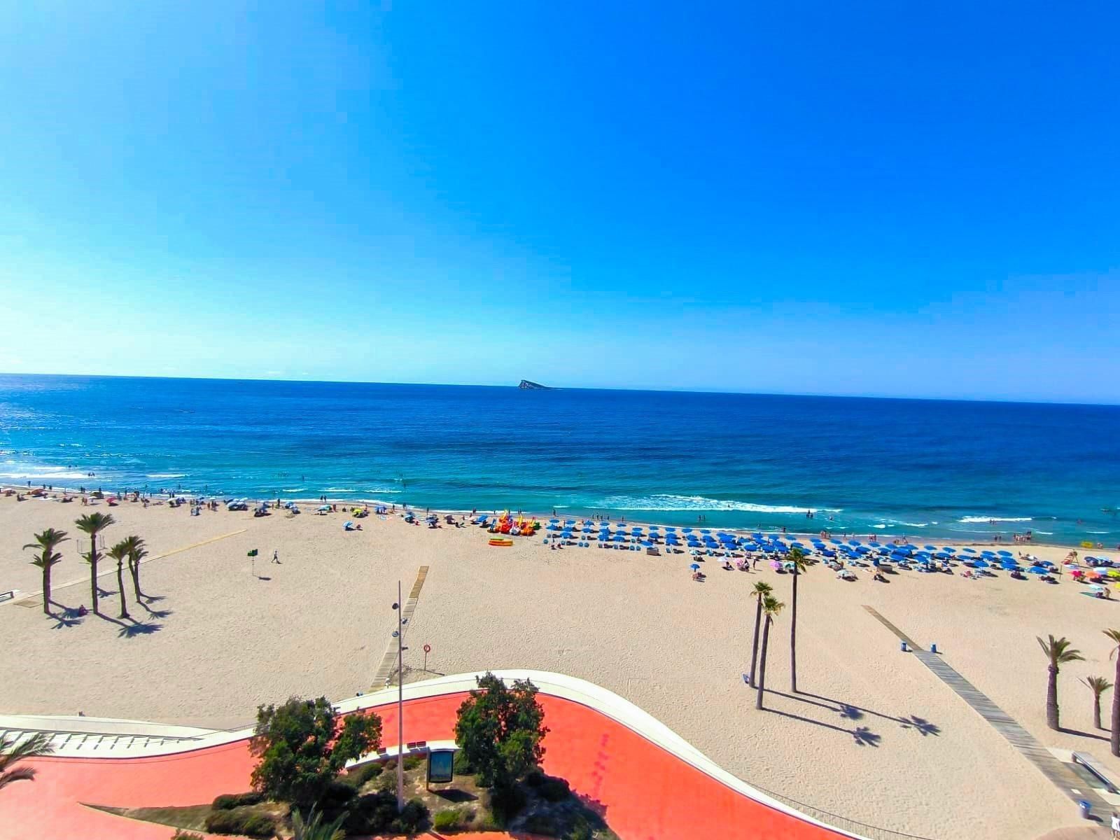Vista exterior de Àtic en venda en Benidorm amb Aire condicionat i Calefacció
