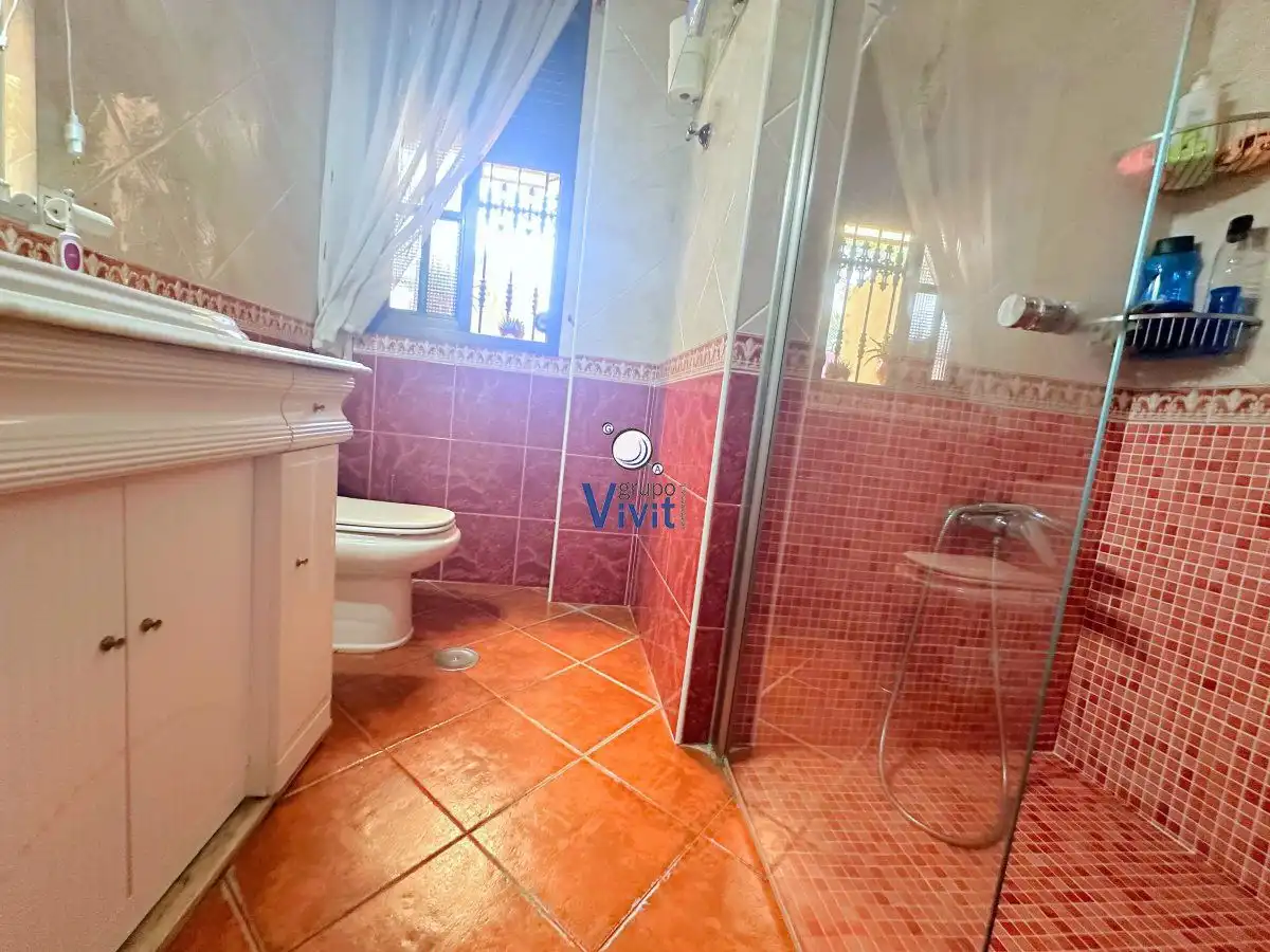 Bany de Casa o xalet en venda en Alcalá de Guadaira amb Aire condicionat, Traster i Piscina