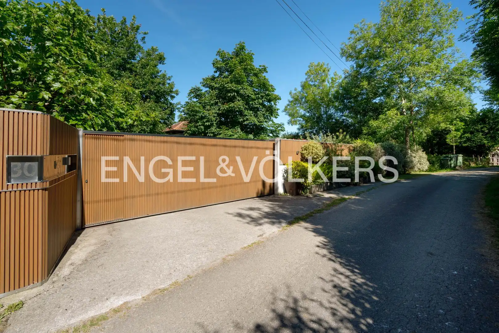 Vista exterior de Casa o chalet en venta en Nava con Calefacción, Jardín privado y Parquet
