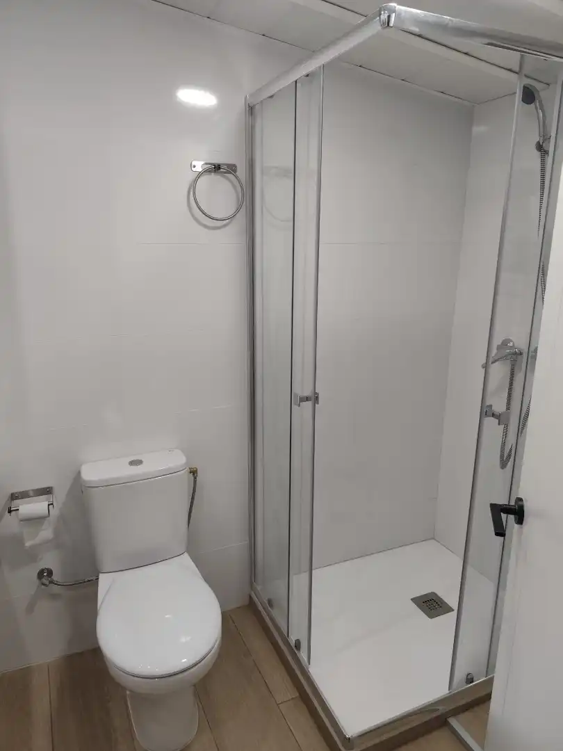 Badezimmer von Loft zum Verkauf in Barcelona mit Ofen