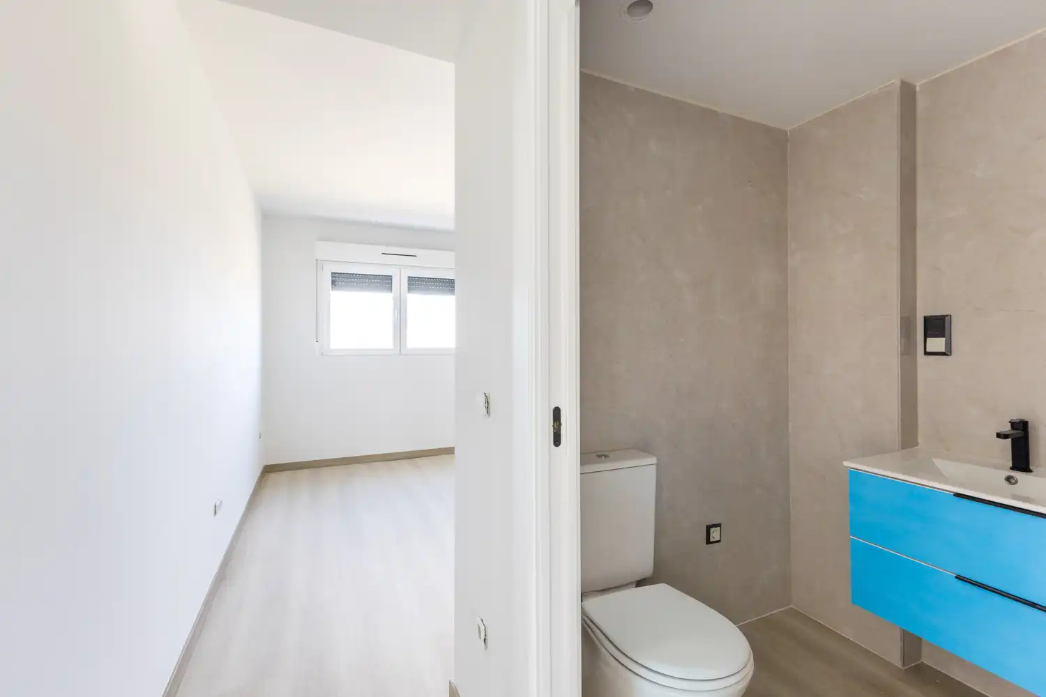 Bathroom of Flat for sale in Vinaròs  with Air Conditioner, Heating and Balcony