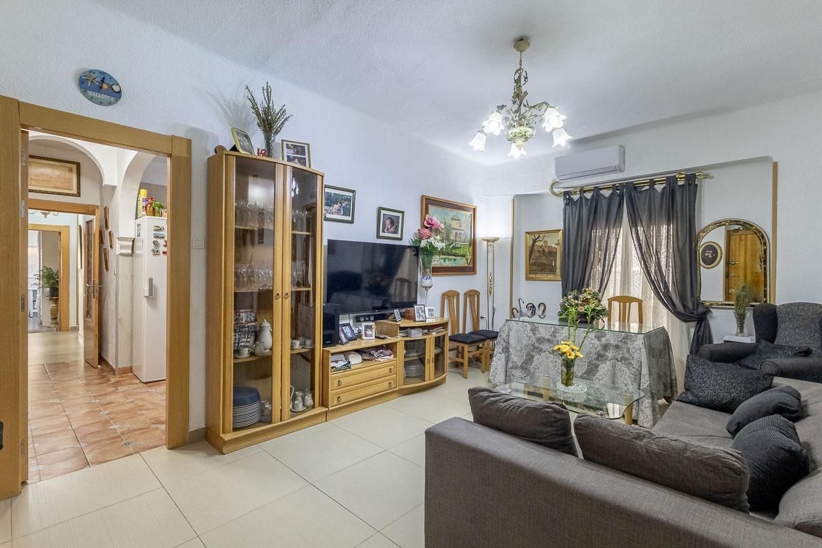 Sala d'estar de Pis en venda en  Granada Capital amb Terrassa i Balcó