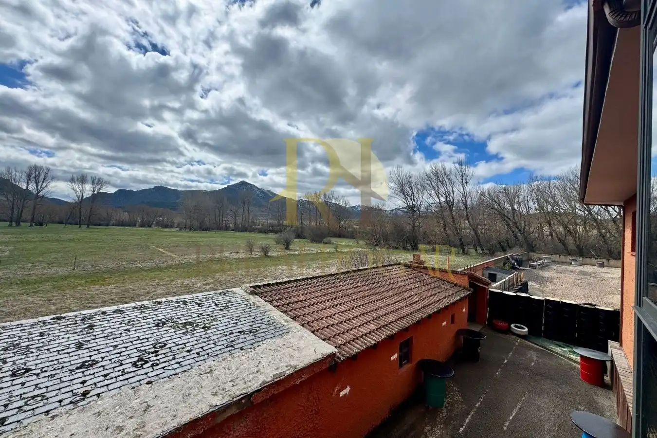 Exterior view of Commercial properties for sale in Villamanín  with Heating, Terrace and Furnished