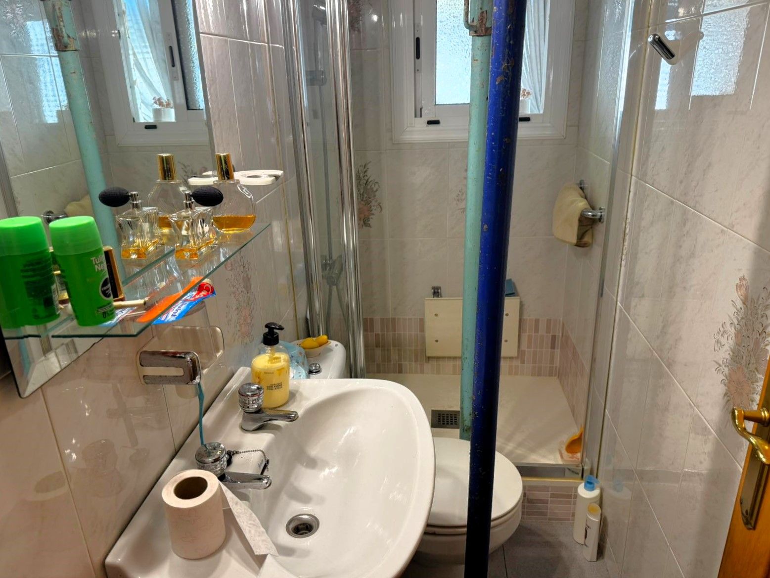 Bathroom of Flat for sale in L'Hospitalet de Llobregat