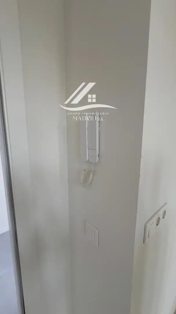 Habitación de Piso en venta en Madrid con Aire acondicionado, Piscina y Piscina comunitaria