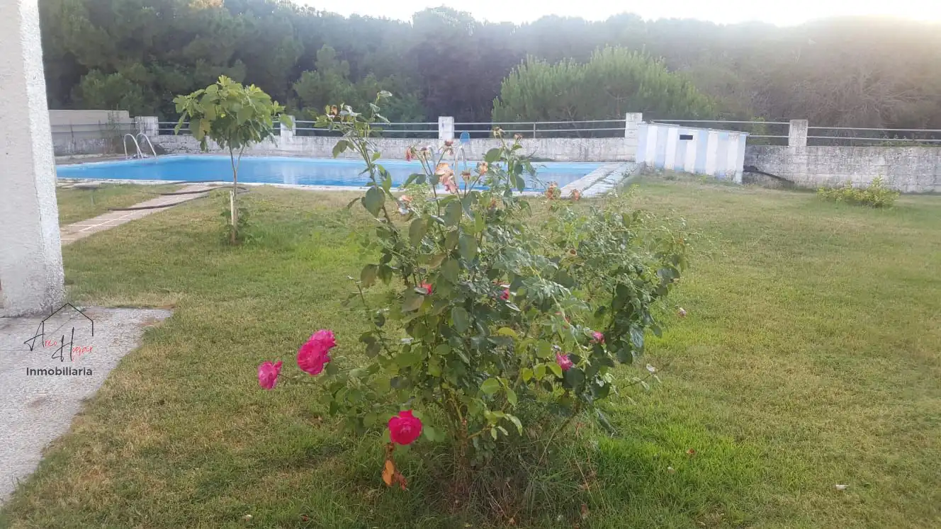 Piscina de Casa o chalet en venta en Calvarrasa de Abajo con Calefacción, Terraza y Trastero