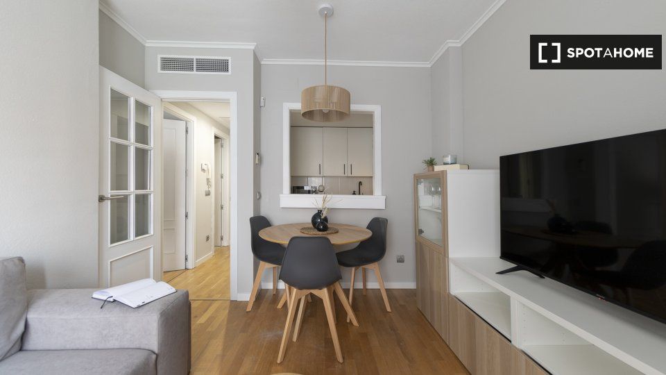 Dining room of Flat to rent in  Madrid Capital  with Air Conditioner, Heating and Furnished