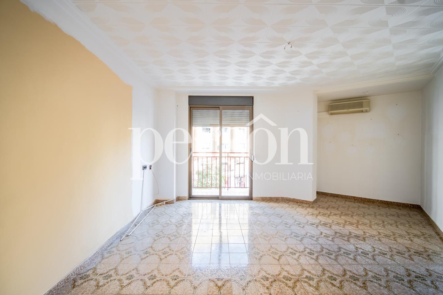 Bedroom of Flat for sale in  Valencia Capital  with Air Conditioner and Balcony