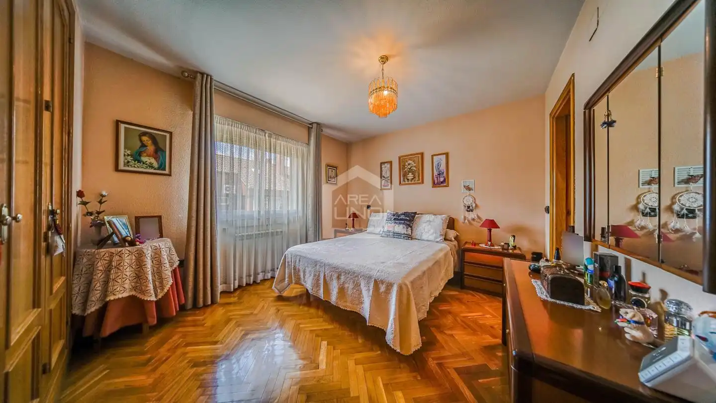 Dormitori de Casa adosada en venda en Alcorcón amb Aire condicionat, Calefacció i Parquet