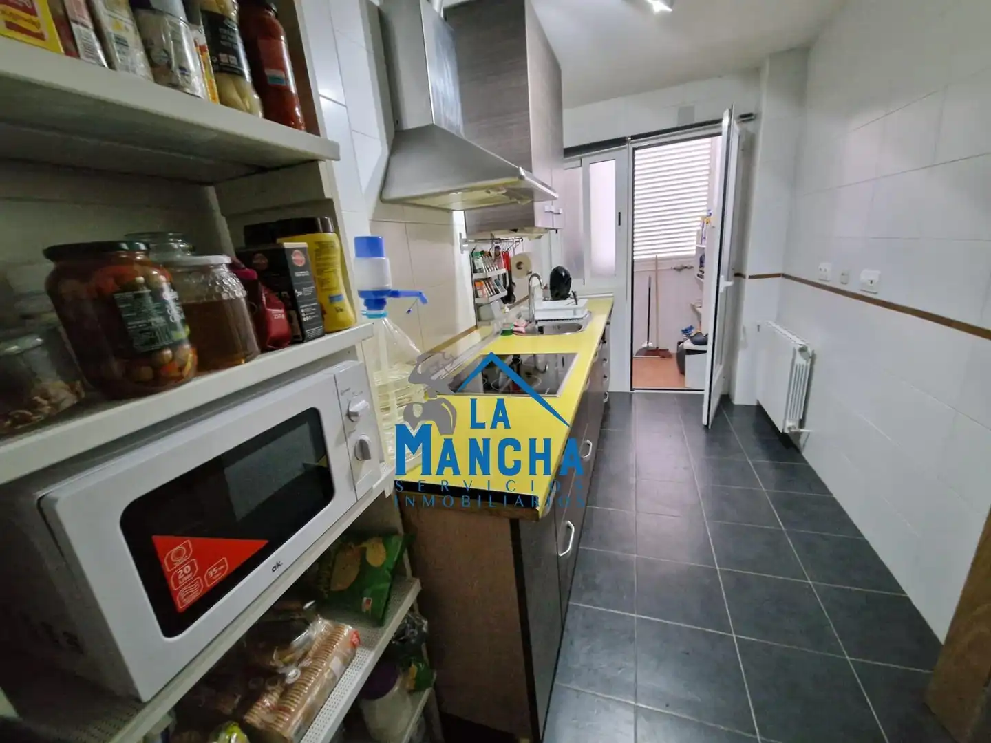 Kitchen of Flat for sale in Chinchilla de Monte-Aragón  with Heating, Terrace and Storage room
