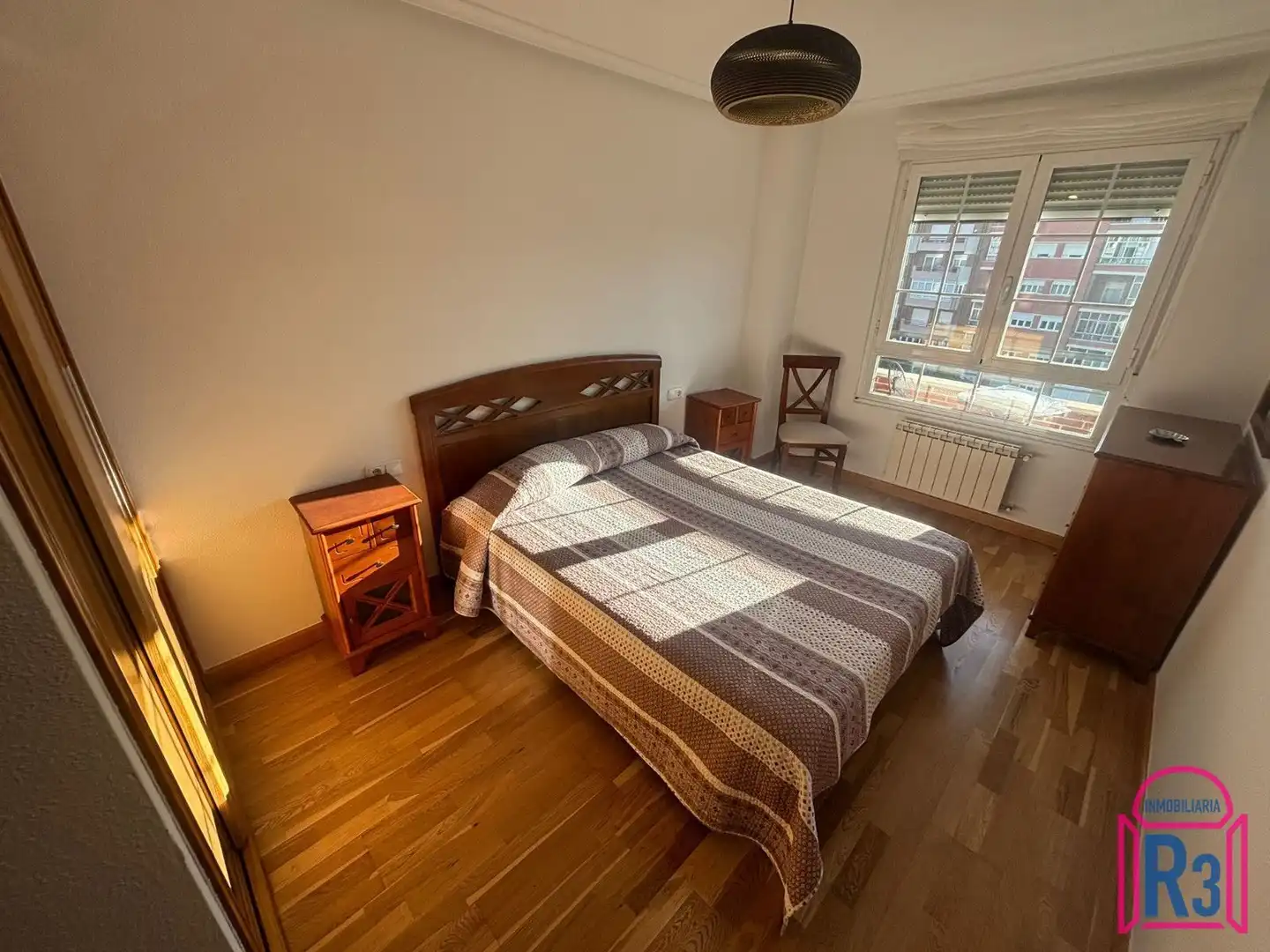 Habitación de Apartamento de alquiler en León Capital  con Calefacción, Terraza y Trastero