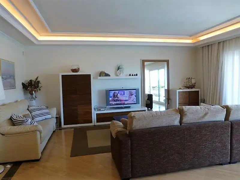 Sala de estar de Apartamento de alquiler en Marbella con Aire acondicionado, Terraza y Amueblado