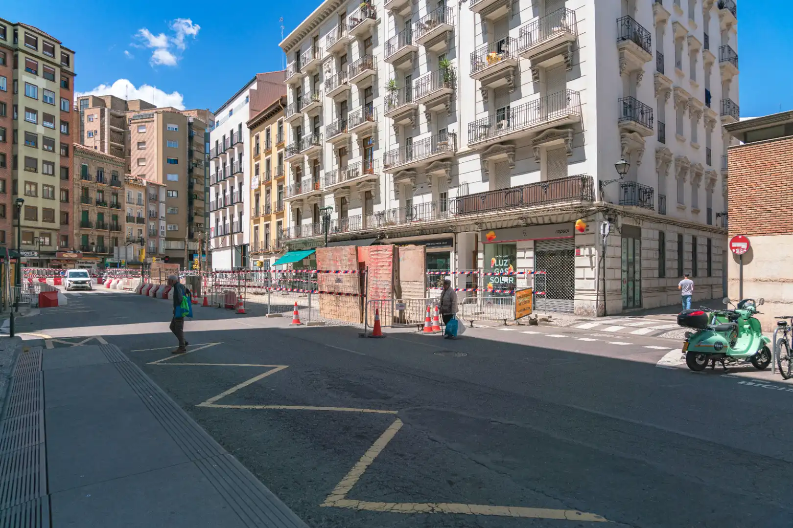 Exterior view of Flat for sale in Zaragoza  with Heating, Furnished and Oven