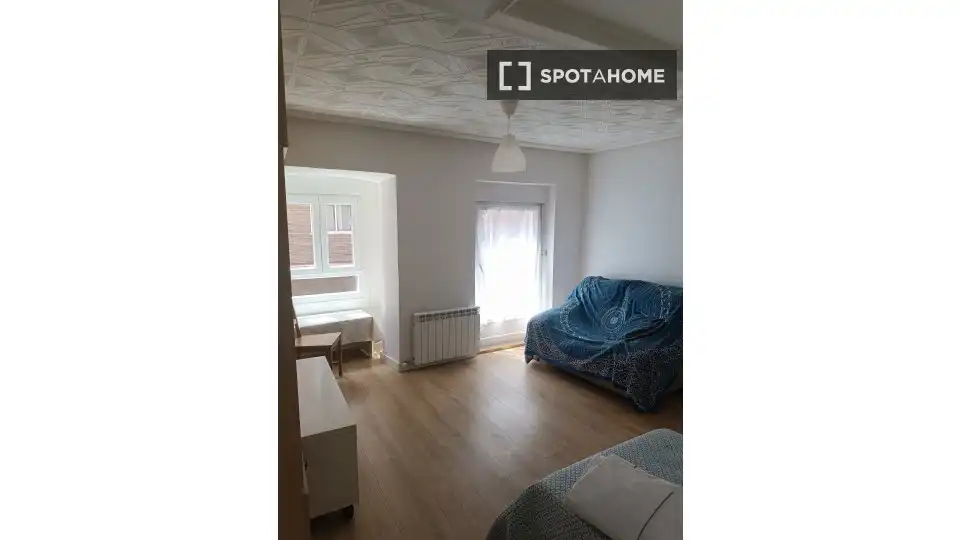 Habitación de Apartamento para compartir en Valladolid con Aire acondicionado, Terraza y Amueblado
