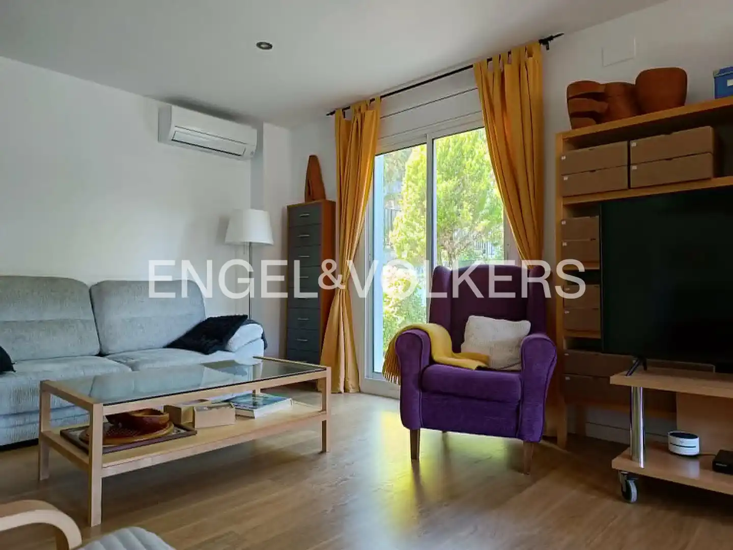 Sala d'estar de Casa o xalet en venda en Ullastrell amb Calefacció, Parquet i Piscina