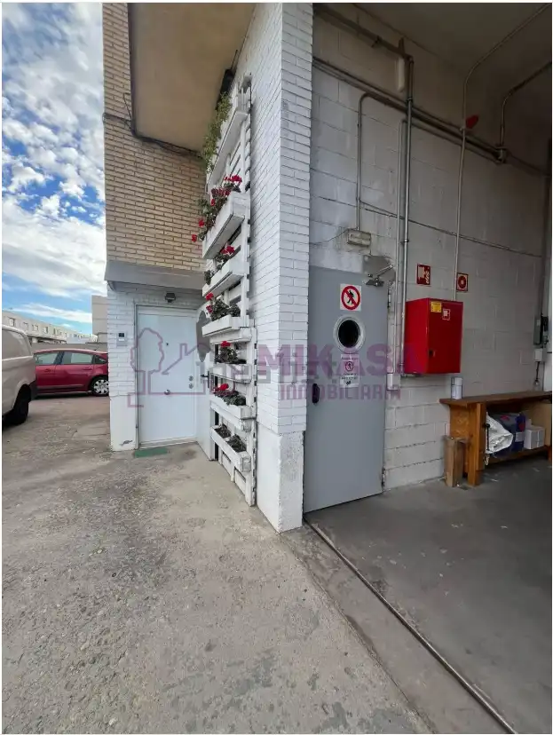 Parkplatz von Fabrikhallen zum Verkauf in Getafe