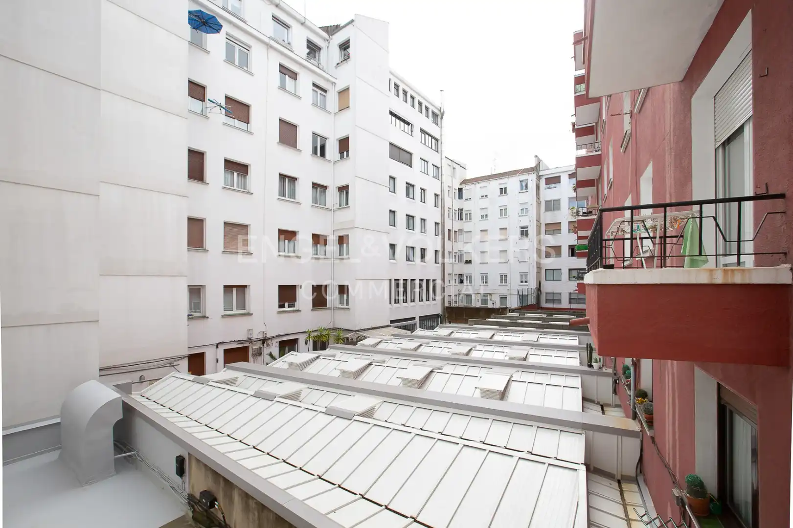 Außenansicht von Büro zum Verkauf in Bilbao  mit Klimaanlage, Heizung und Alarm