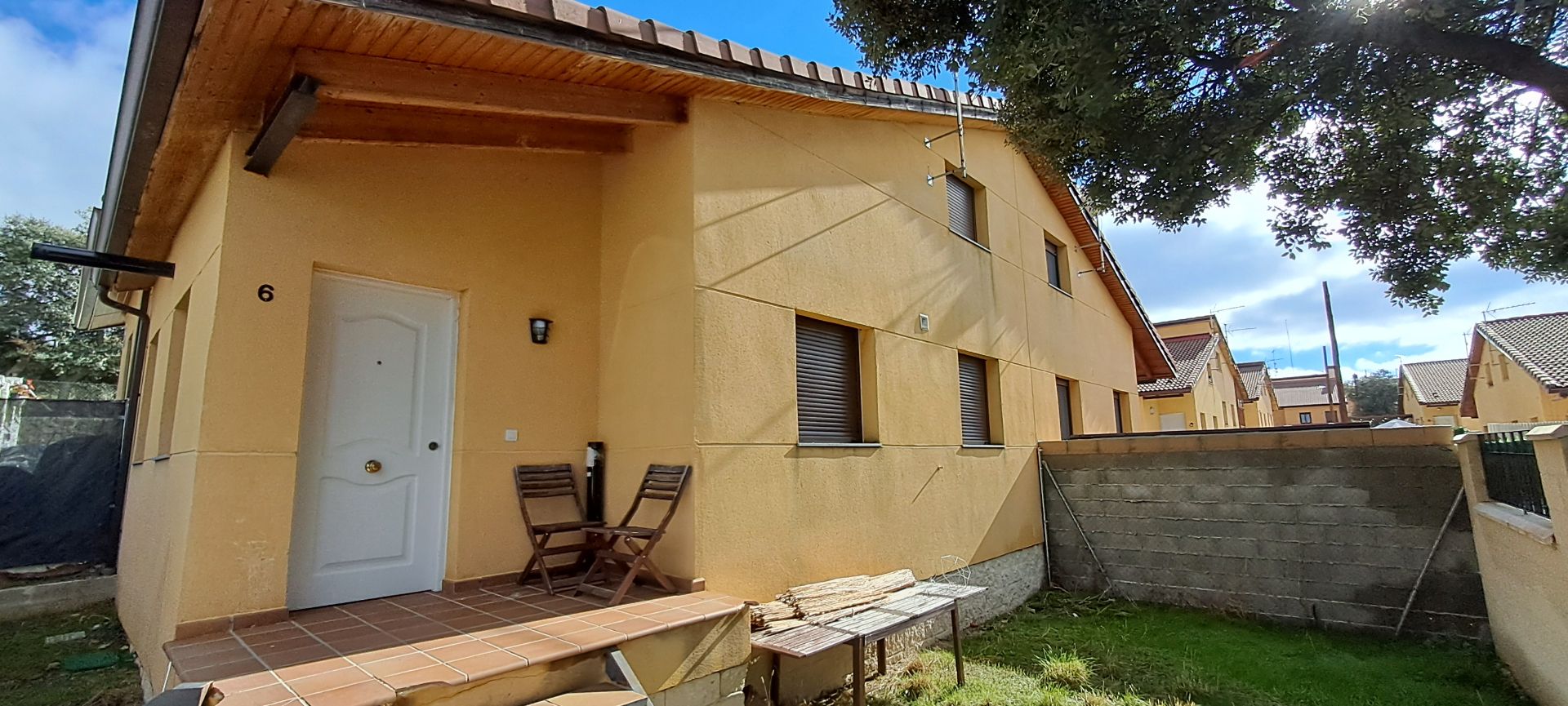 Vista exterior de Casa adosada de alquiler en Zarzuela del Monte con Calefacción, Jardín privado y Amueblado