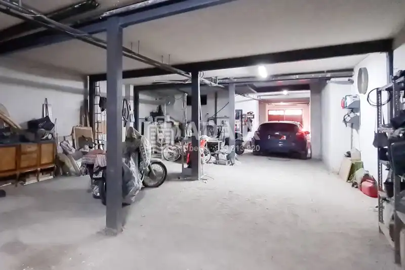 Aparcament de Casa o xalet en venda en Úbeda amb Aire condicionat, Traster i Balcó