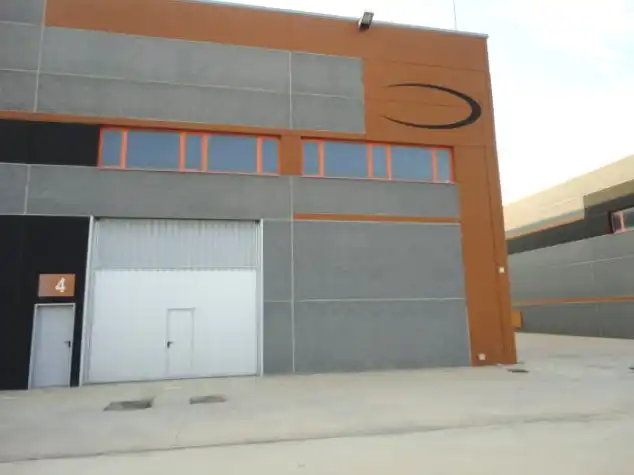 Industrial building for sale in Borderea CRT