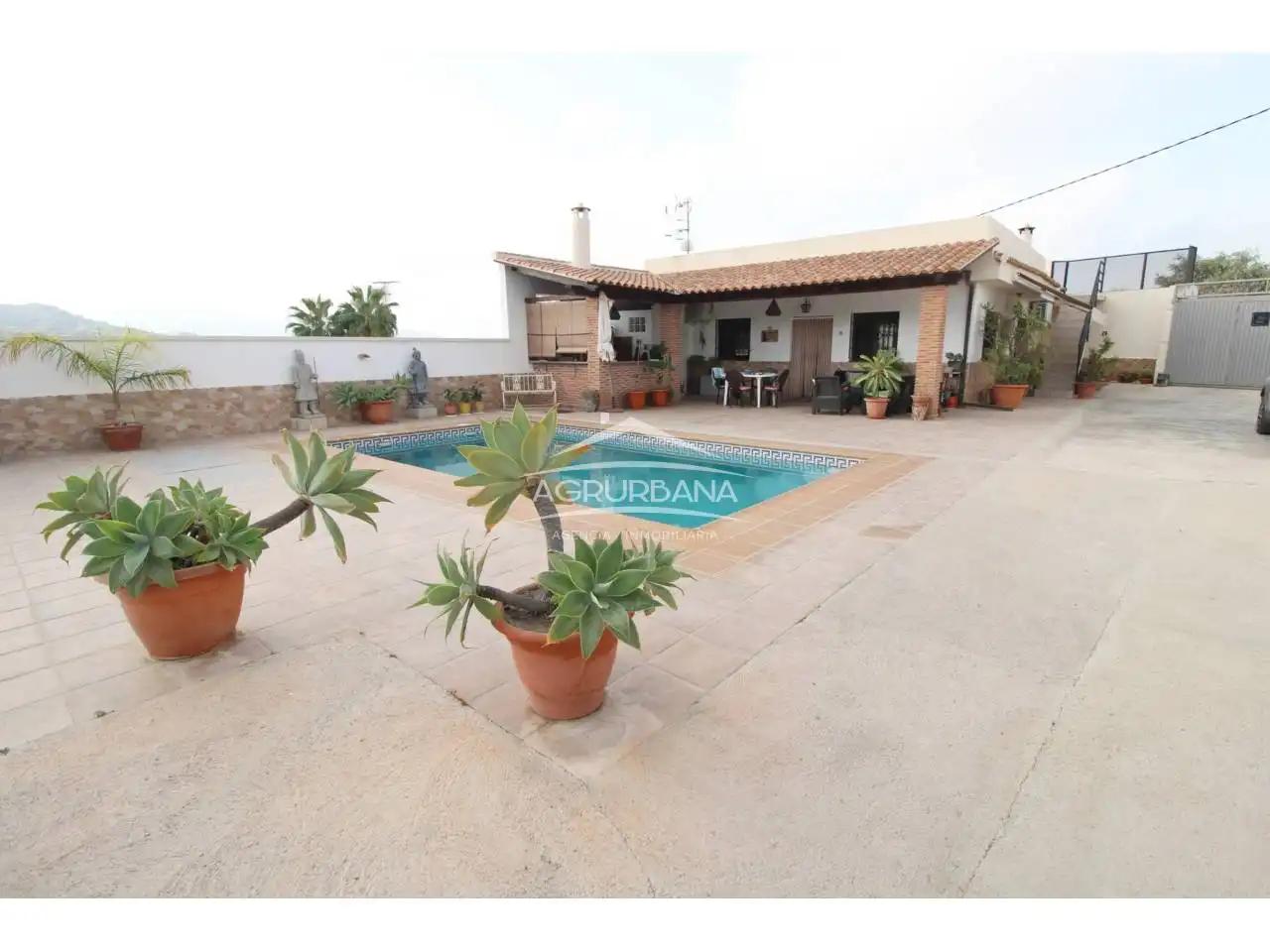 Country house with pool for sale in Poligono 29