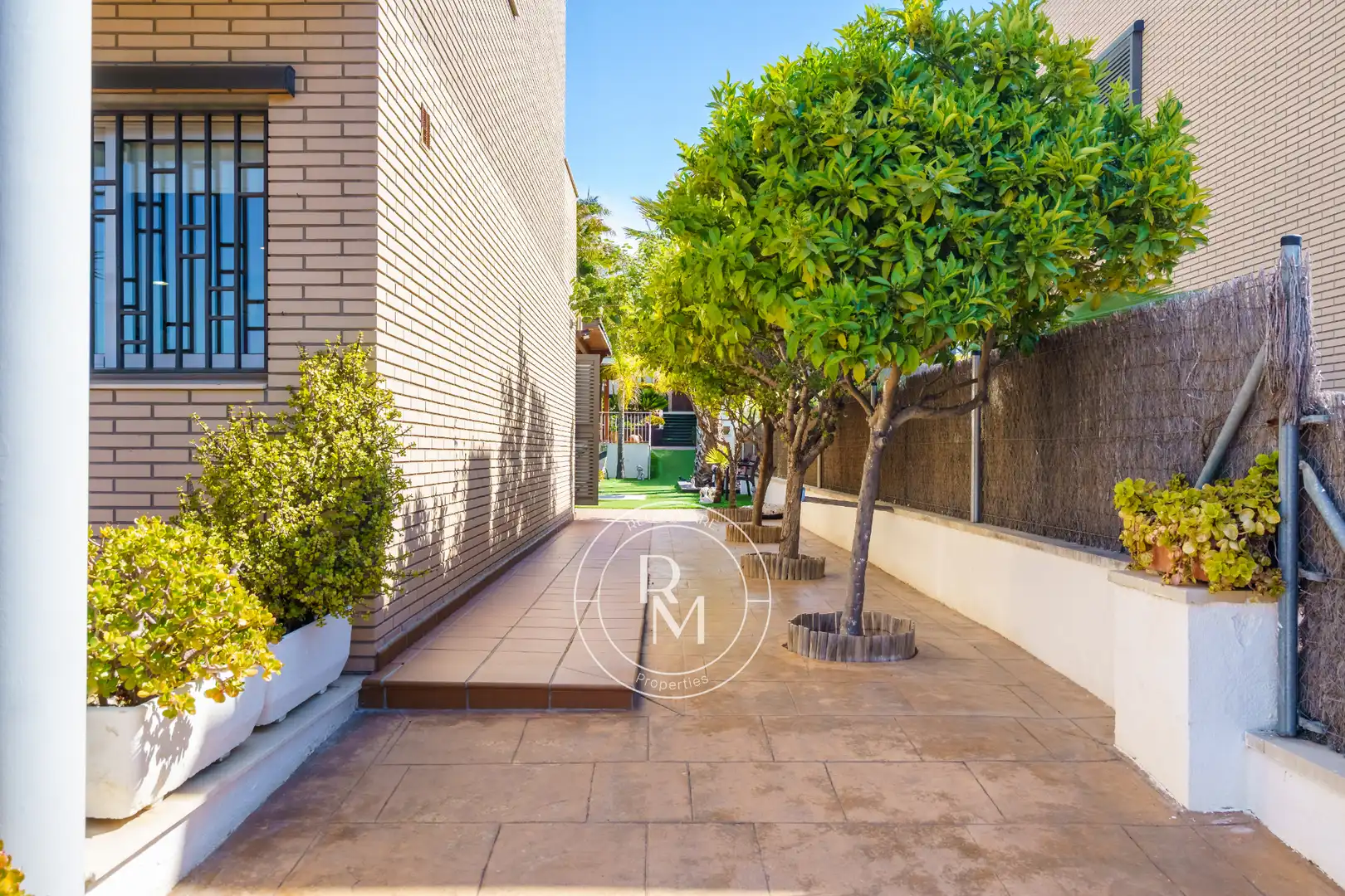 Vista exterior de Casa adosada en venta en Roda de Berà con Aire acondicionado, Calefacción y Jardín privado