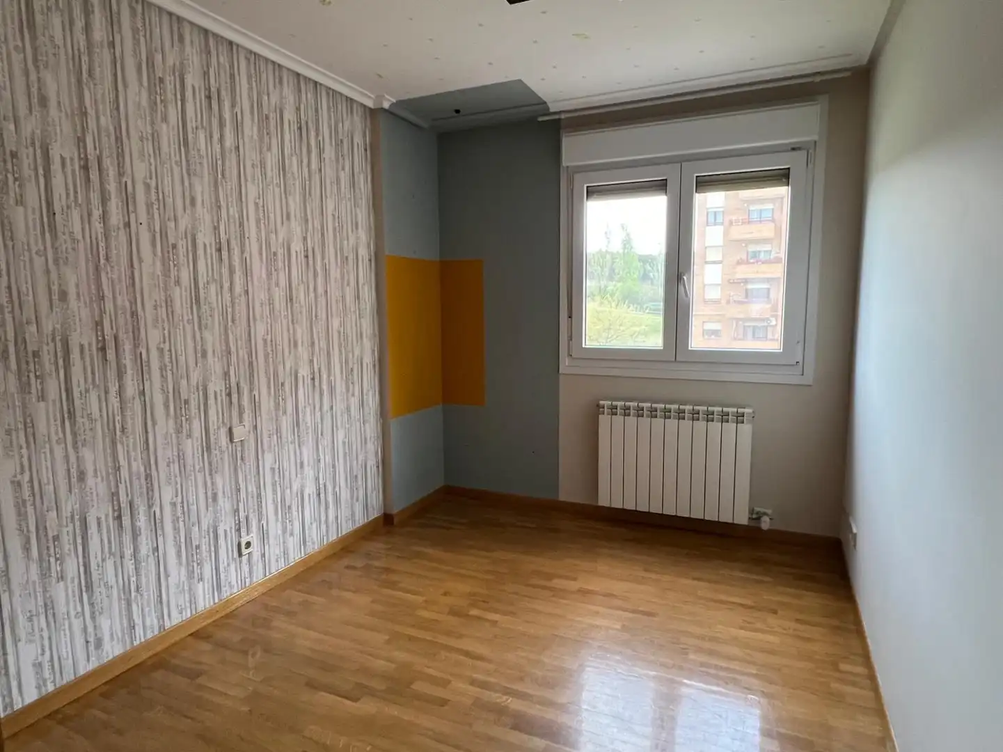 Bedroom of Flat for sale in  Logroño  with Air Conditioner, Heating and Terrace
