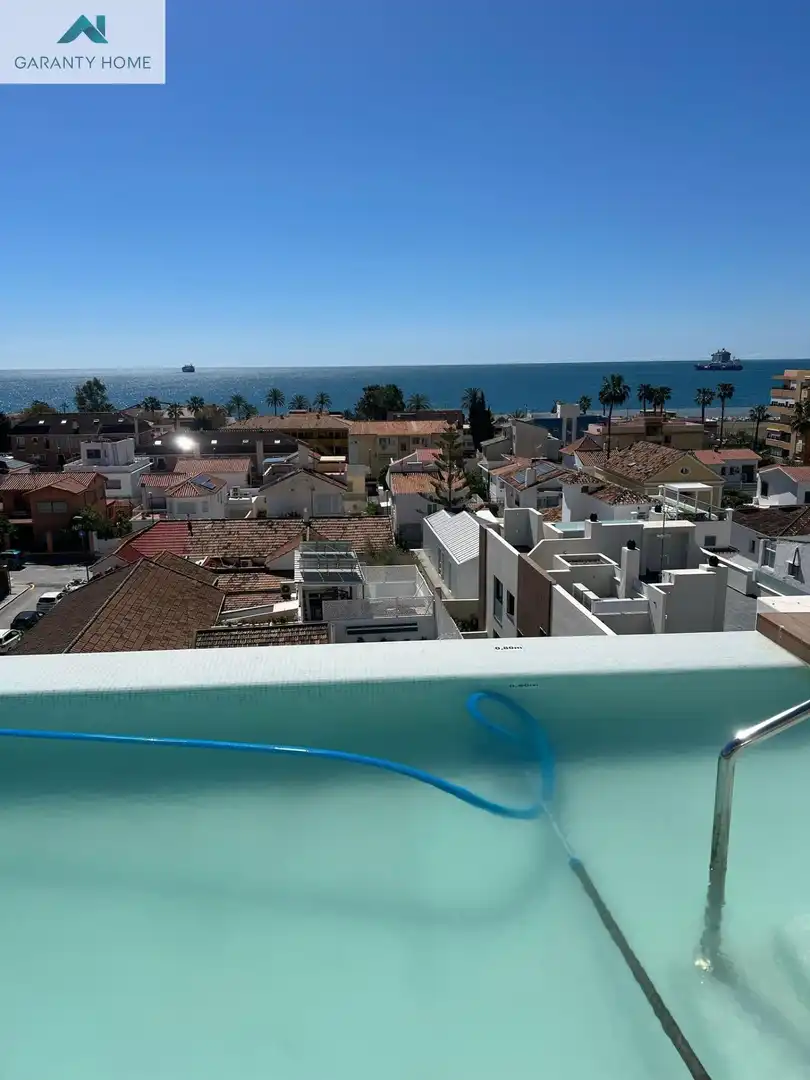 Piscina de Piso de alquiler en Málaga con Terraza, Trastero y Amueblado