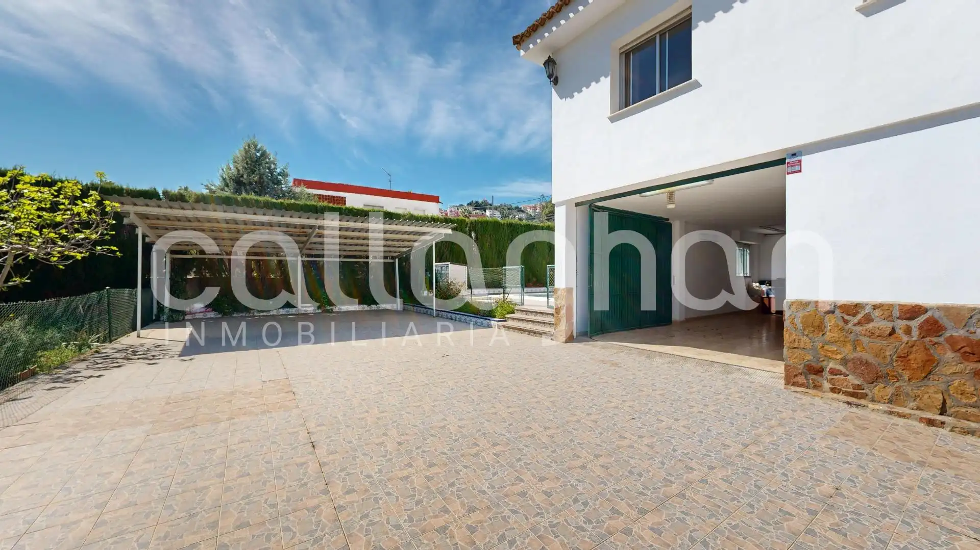 Vista exterior de Casa o xalet en venda en Chiva amb Aire condicionat, Jardí privat i Terrassa
