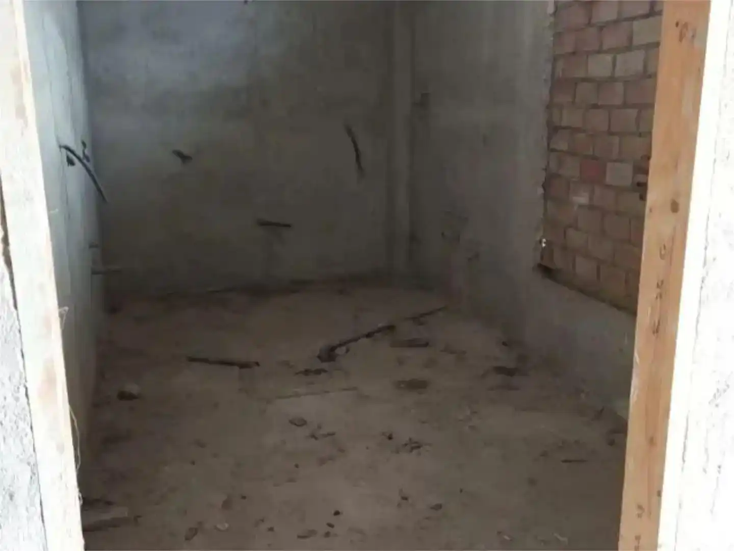 Casa adosada en venda en Brenes amb Balcó