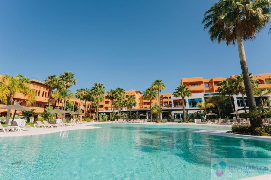 Piscina de Apartament en venda en Benahavís amb Aire condicionat, Terrassa i Moblat