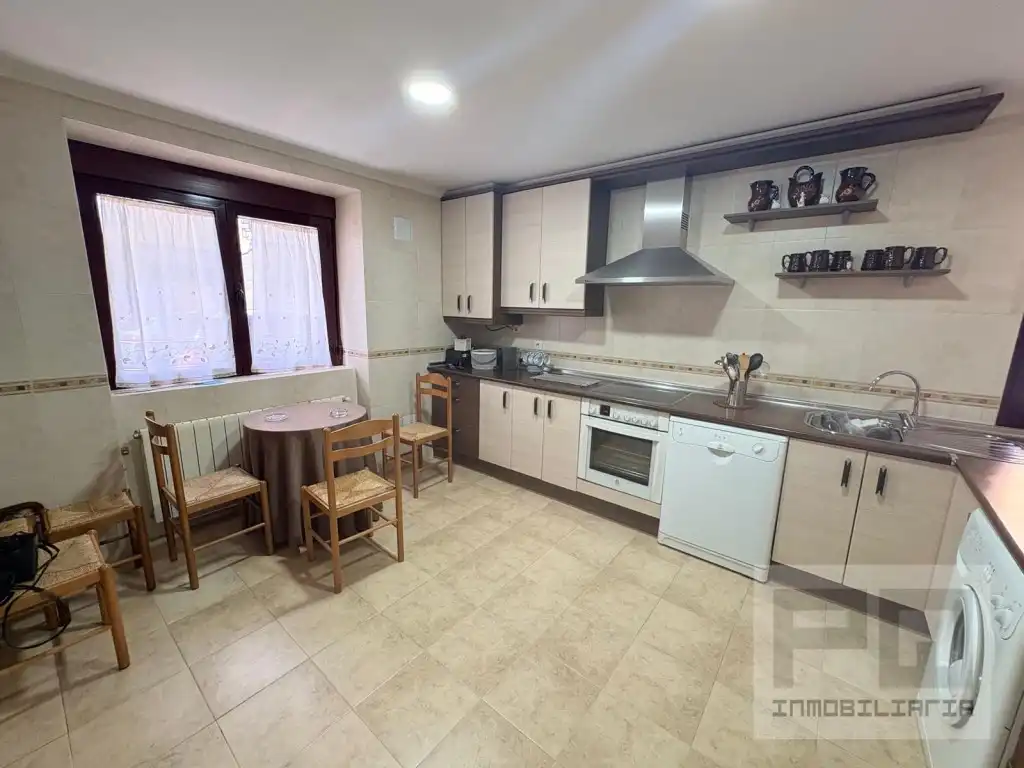 Cocina de Planta baja de alquiler en Las Navas del Marqués 