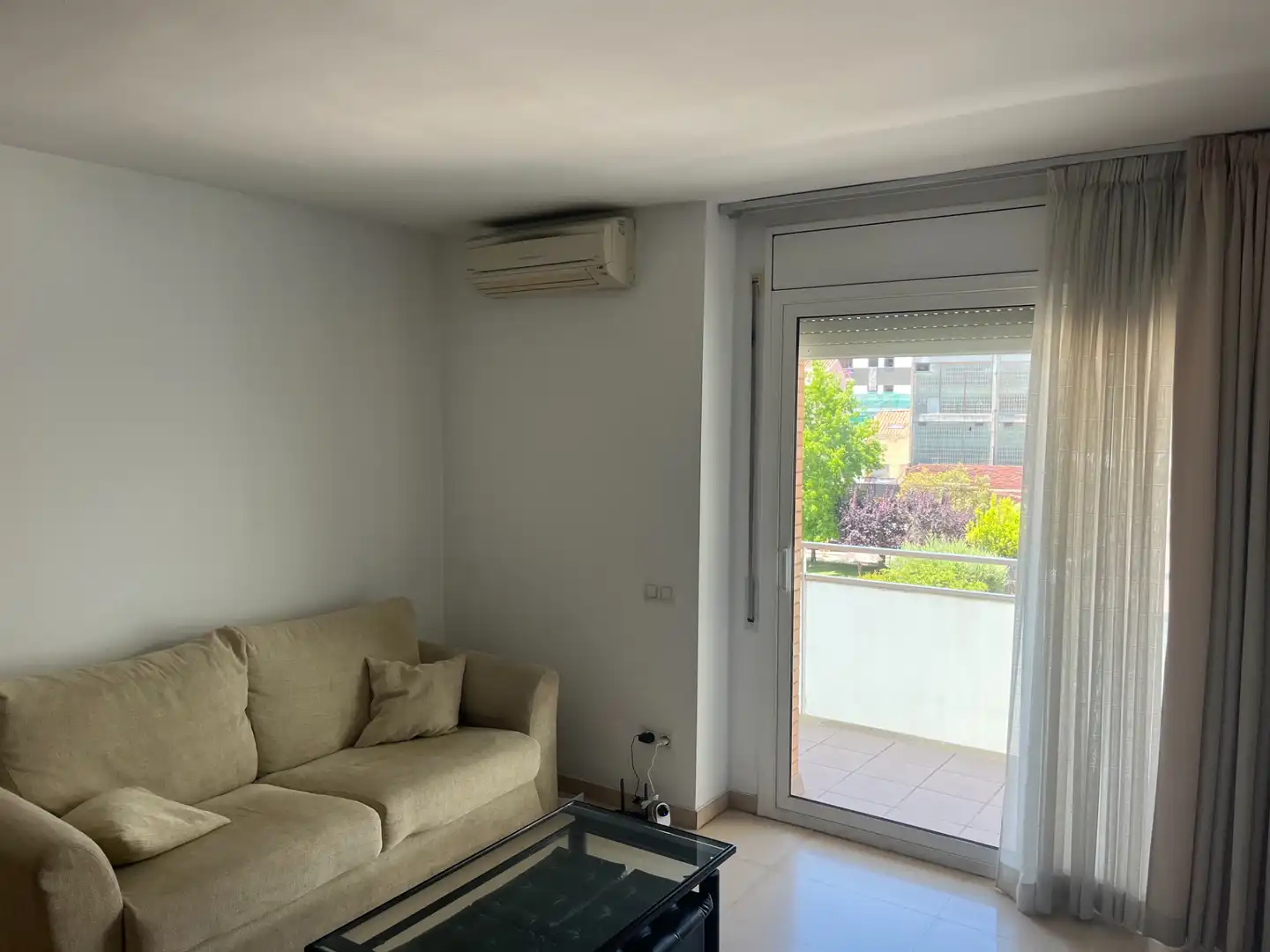 Sala d'estar de Pis de lloguer en Terrassa amb Aire condicionat, Calefacció i Jardí privat