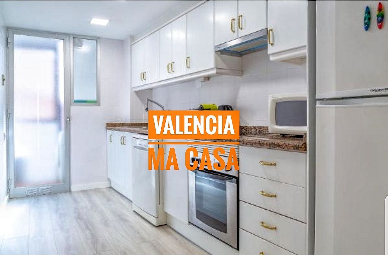 Kitchen of Flat to rent in  Valencia Capital  with Air Conditioner, Heating and Furnished