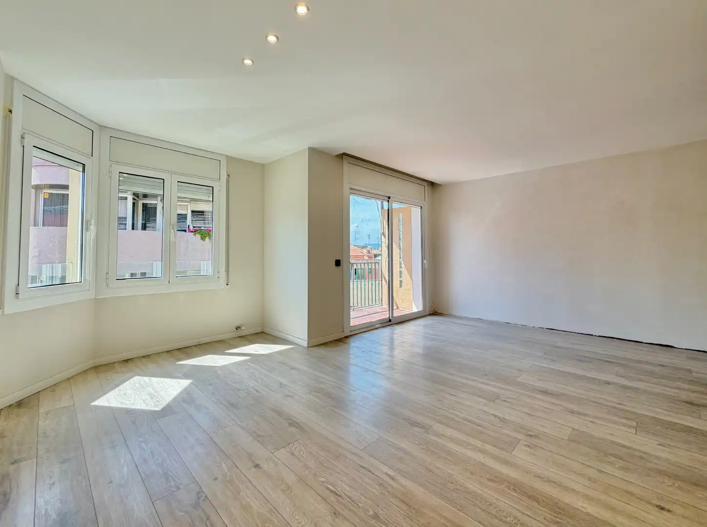 Sala d'estar de Pis en venda en Vilafranca del Penedès amb Aire condicionat, Traster i Balcó