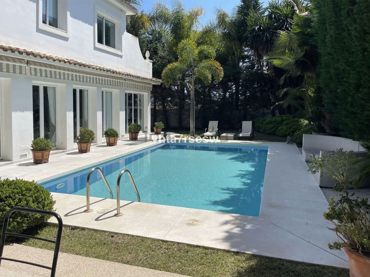 Piscina de Casa o xalet en venda en Marbella amb Aire condicionat, Jardí privat i Terrassa