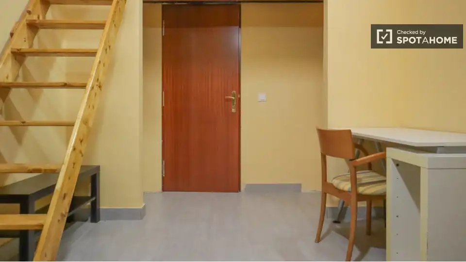 Room in Guindalera