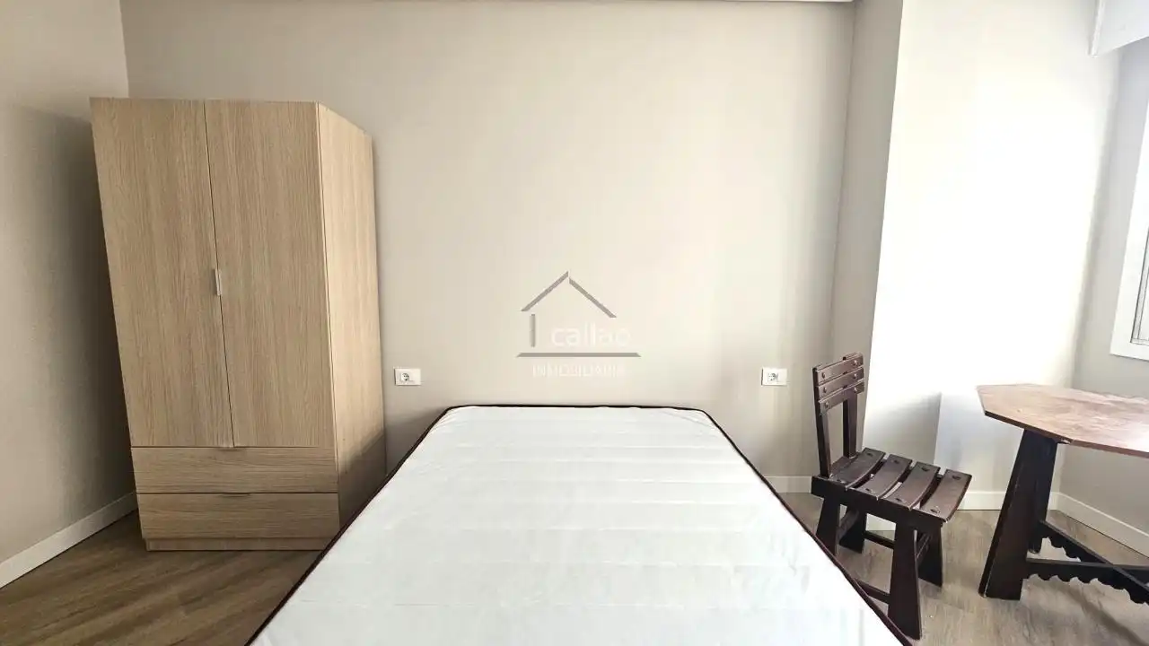 Habitación de Piso para compartir en Ferrol con Calefacción y Amueblado