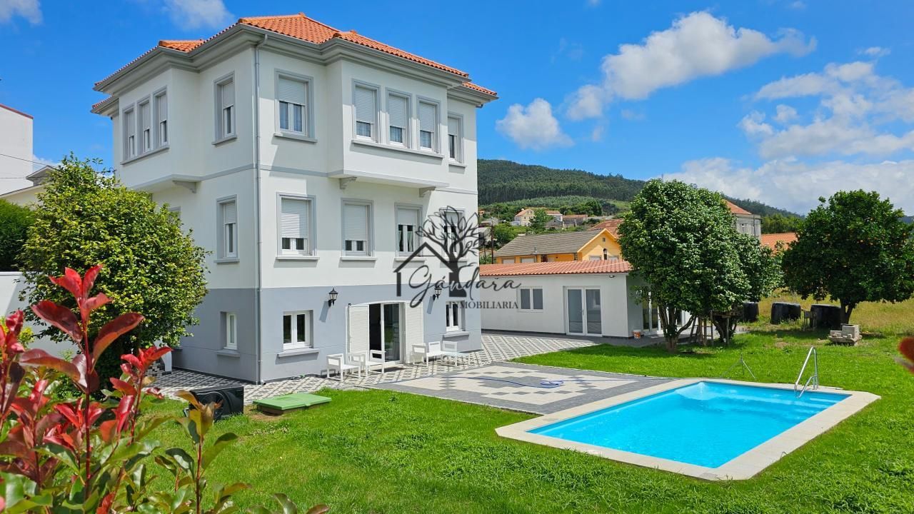 Vista exterior de Casa o xalet en venda en Neda amb Calefacció, Jardí privat i Traster