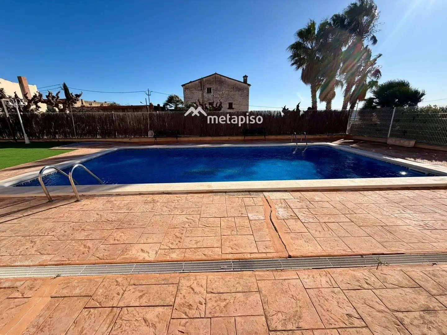 Piscina de Casa adosada en venda en Sant Jaume dels Domenys amb Terrassa, Piscina i Piscina comunitària