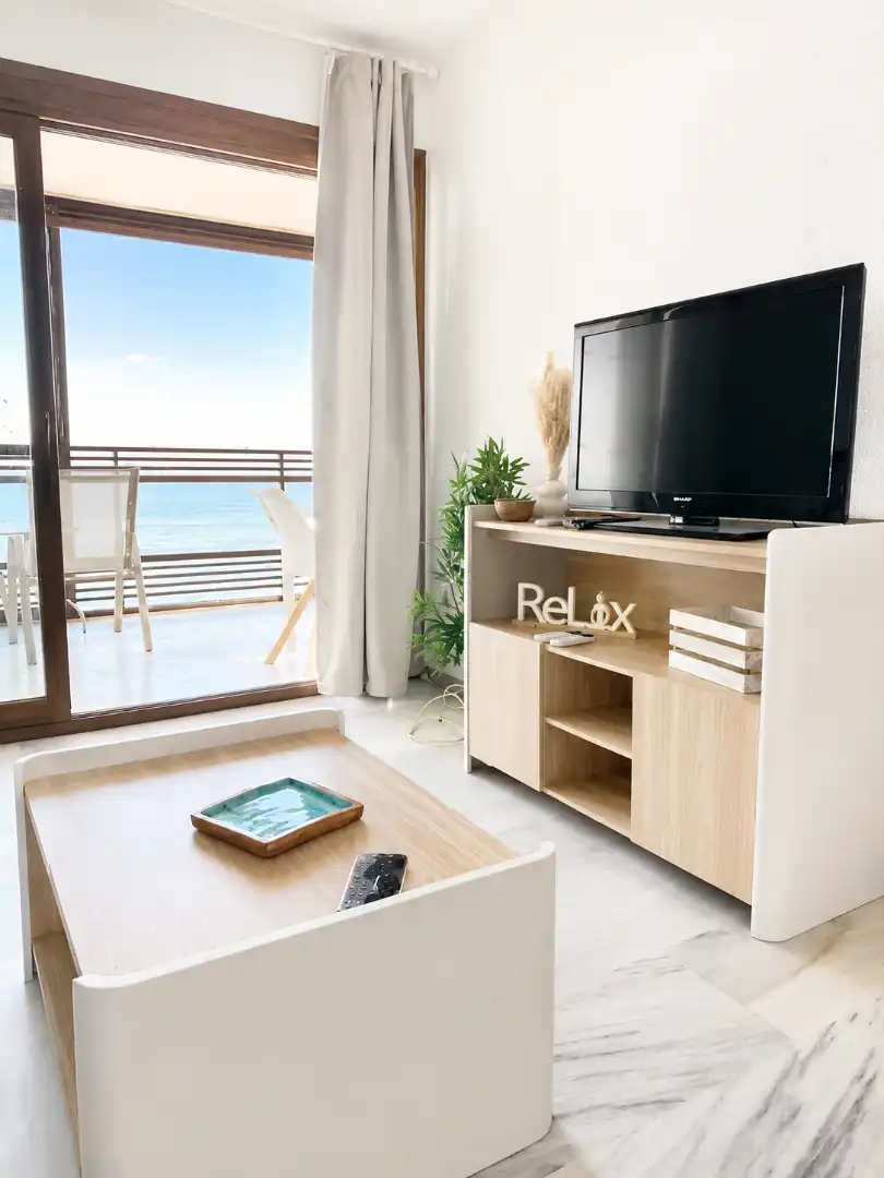 Sala d'estar de Apartament de lloguer en Benidorm amb Aire condicionat, Terrassa i Moblat