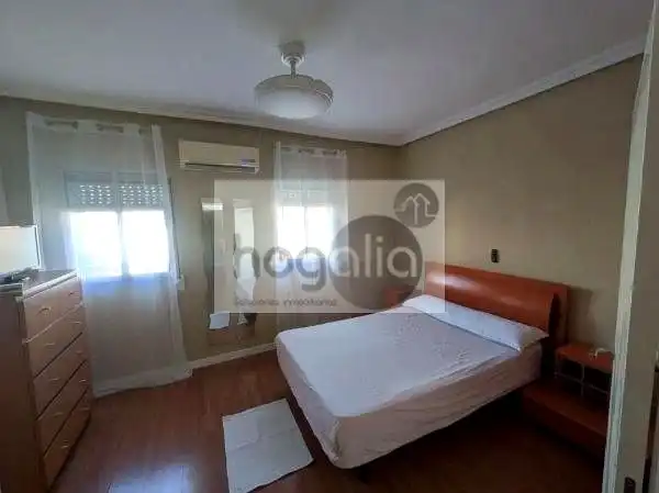 Habitación de Piso de alquiler en Sevilla con Aire acondicionado y Amueblado