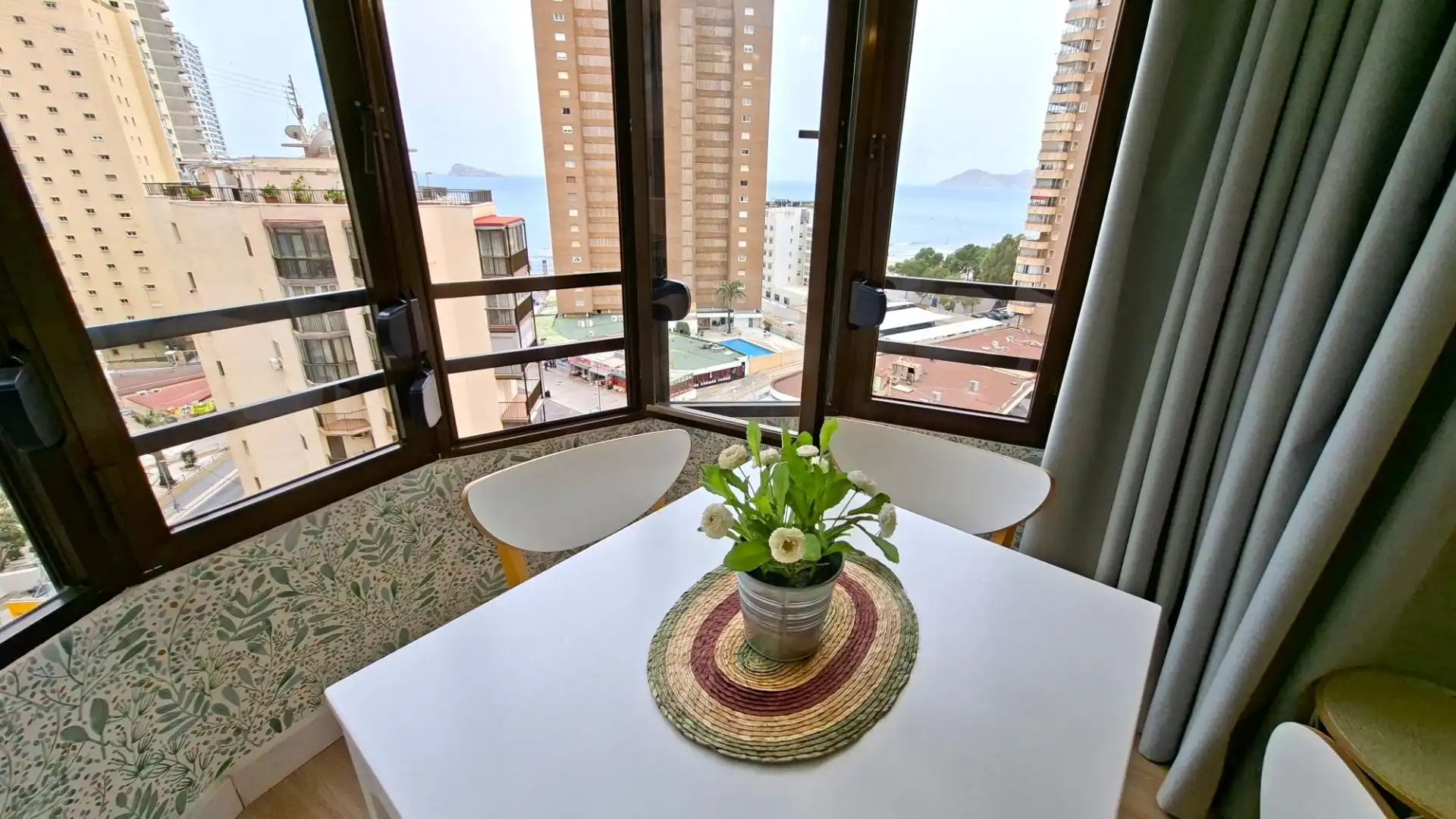 Bedroom of Apartments for sale in Benidorm  with Heating, Furnished and Community pool
