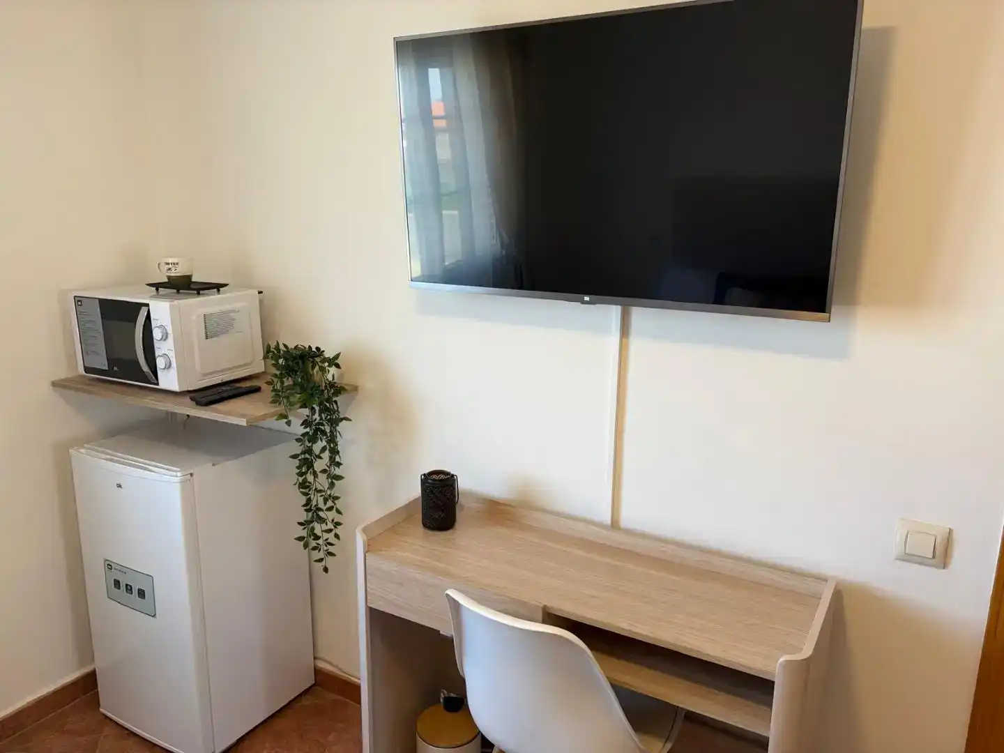 Sala d'estar de Casa o xalet de lloguer en Valmojado amb Aire condicionat, Jardí privat i Moblat