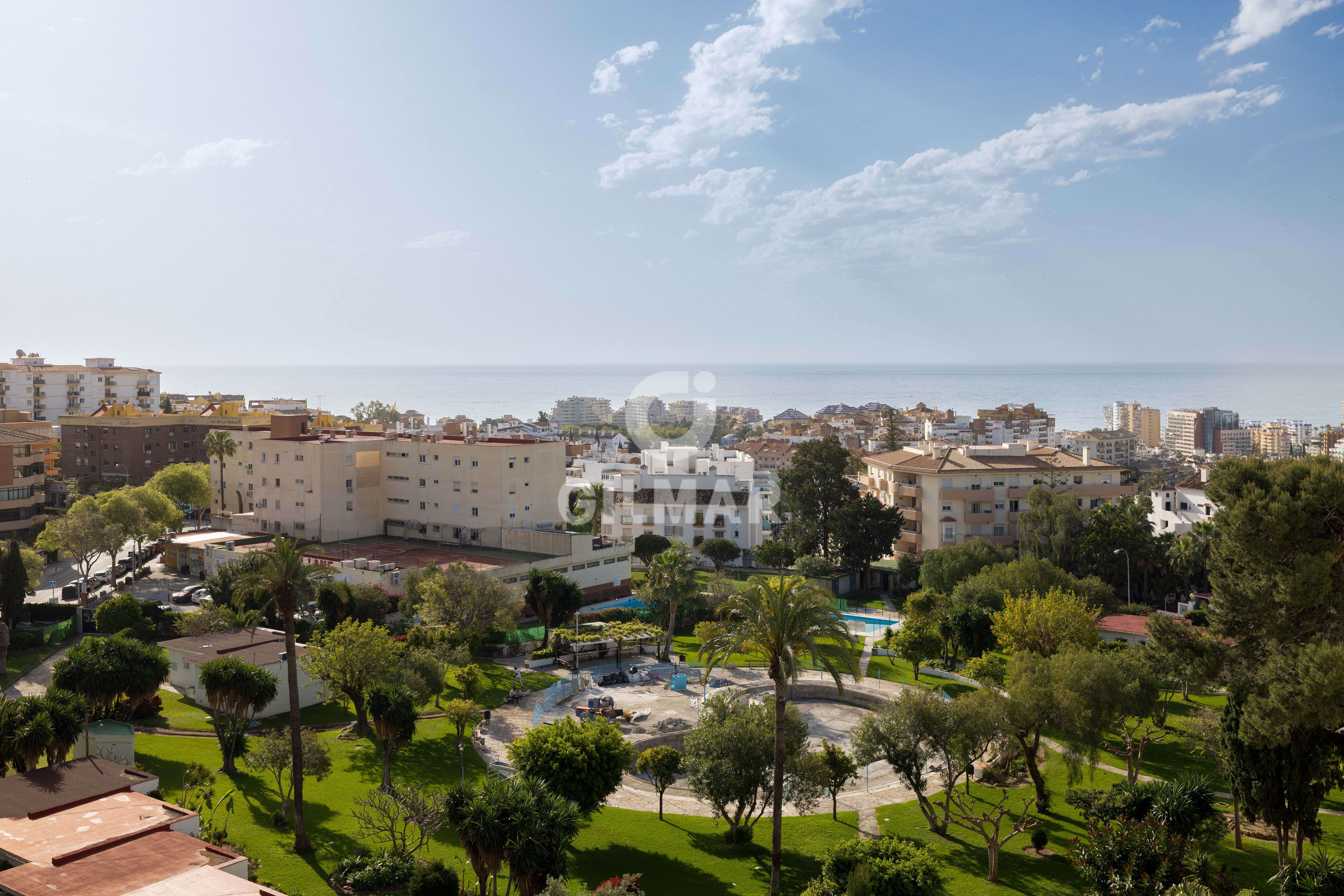Vista exterior de Pis en venda en Benalmádena amb Calefacció, Jardí privat i Balcó