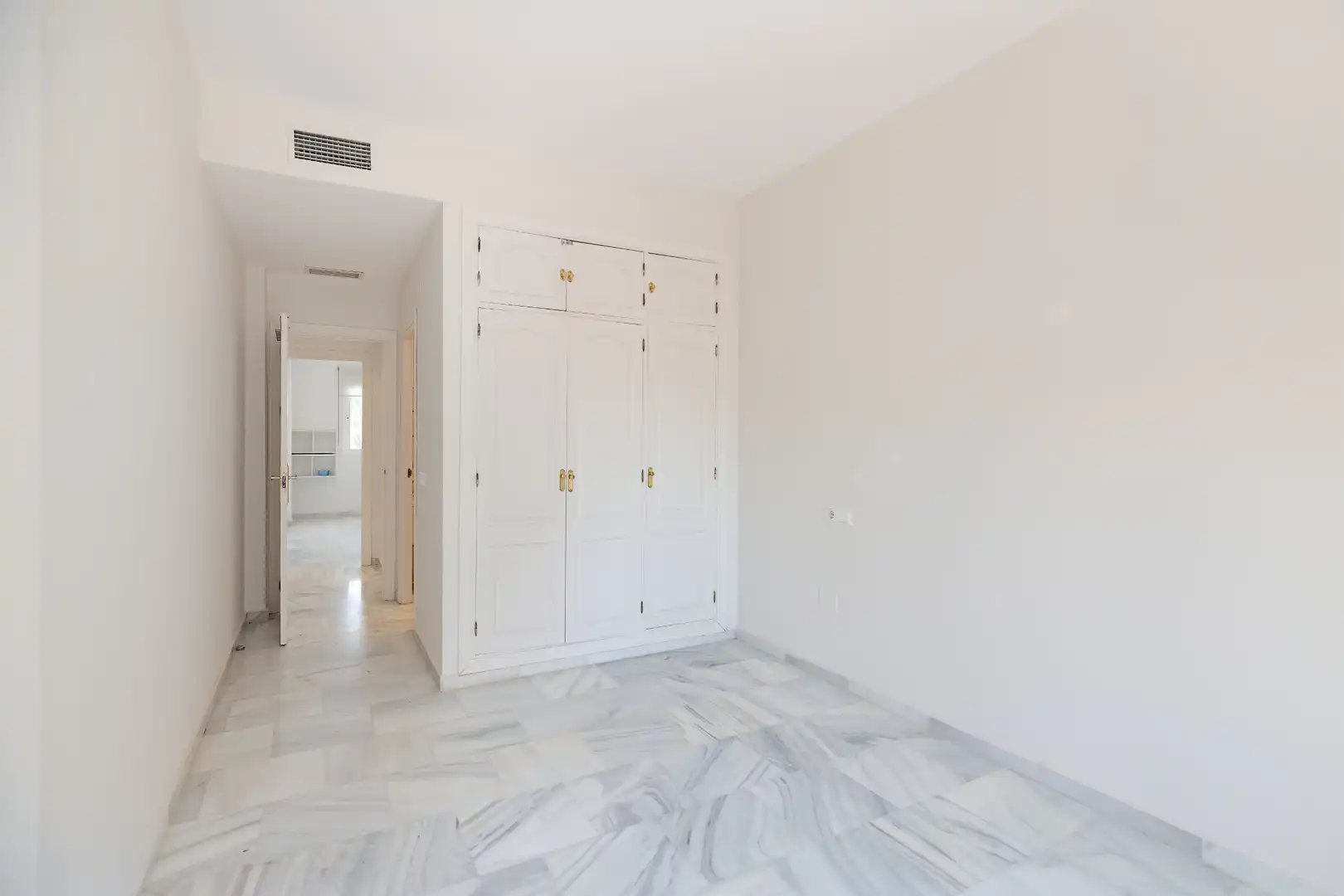Wohnung zum Verkauf in Marbella mit Klimaanlage, Heizung und Terrasse